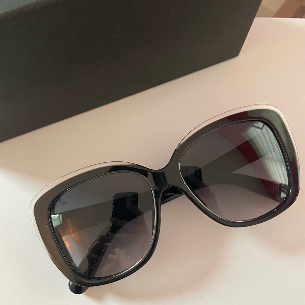 Dior Sunglasses with box - Picture 3 of 10